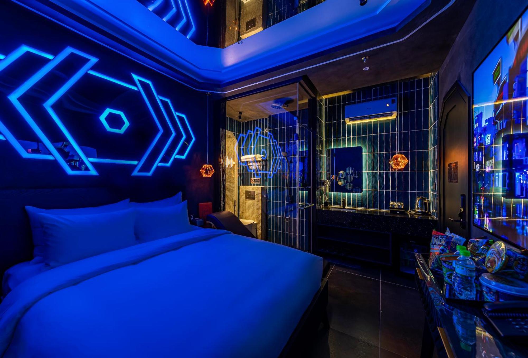 Love hotel Pynt 2 *