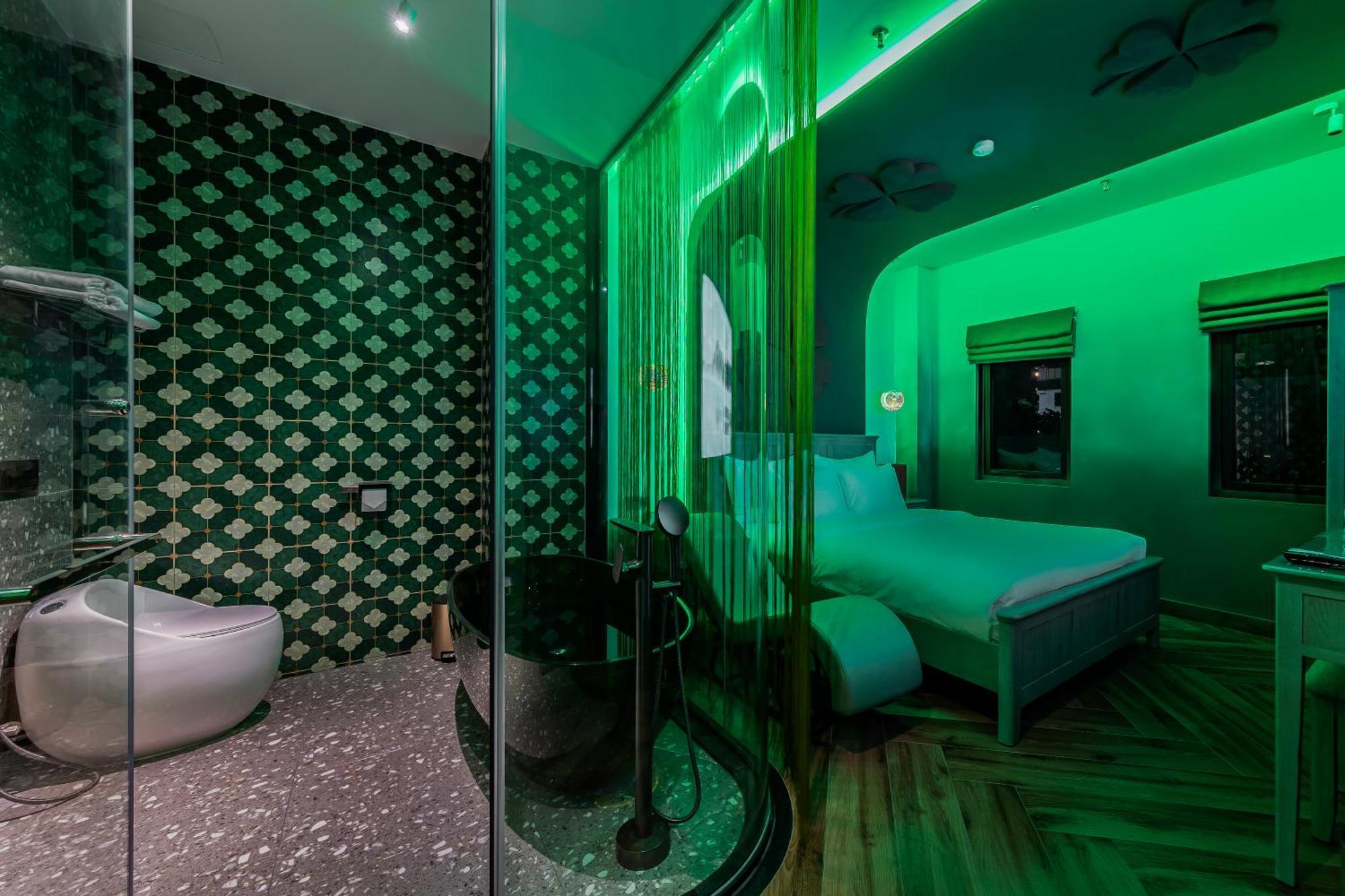 Love hotel Pynt 2 *
